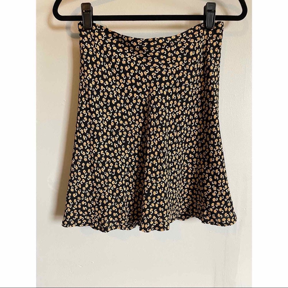 Vintage 90’s Ann Taylor 100% rayon mini skirt with floral pattern